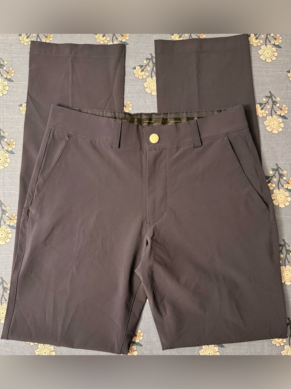 Vineyard Vines Men's Black Chinos with Gold Button